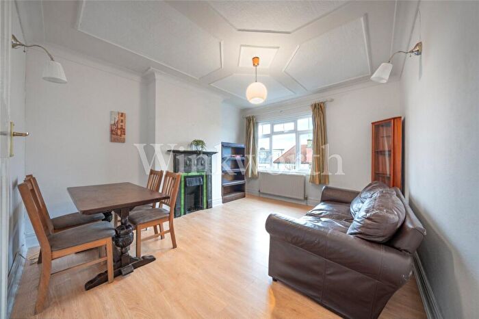 2 Bedroom Apartment To Rent In St. Johns Road, London, NW11