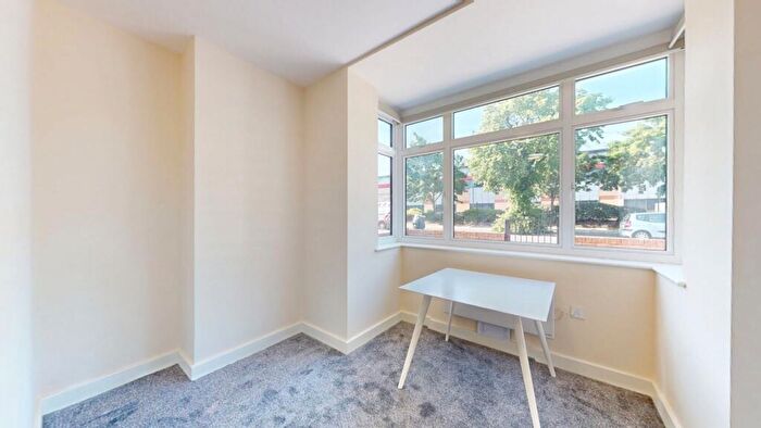 1 Bedroom Flat To Rent In Coronation Road, Ealing, NW10