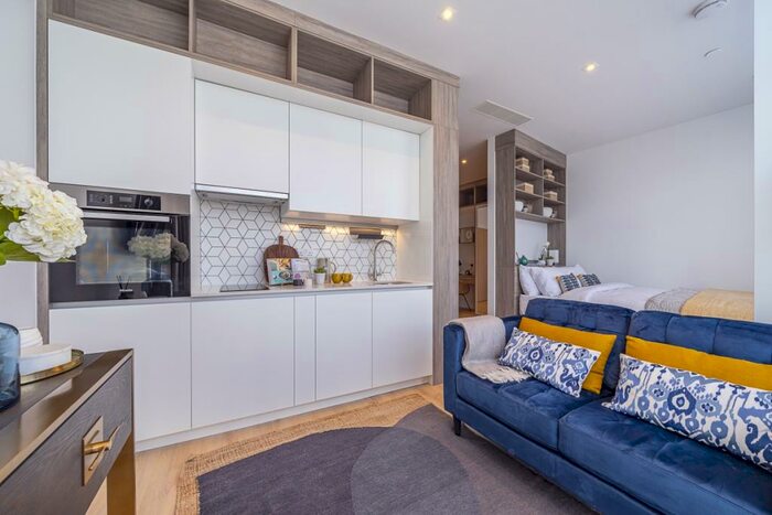 Apartment To Rent In Station Road Addlestone, KT15