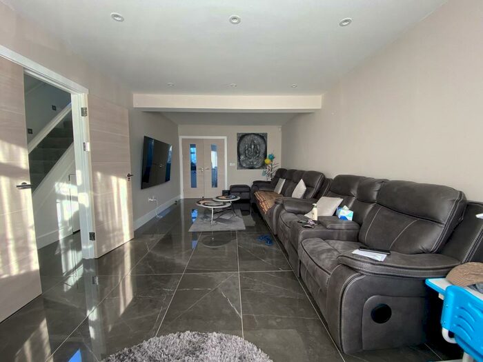 4 Bedroom Semi-Detached House To Rent In Field End Road, Ruislip, HA4