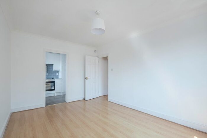 1 Bedroom Flat To Rent In Lyonsdown Road, New Barnet, Barnet, EN5