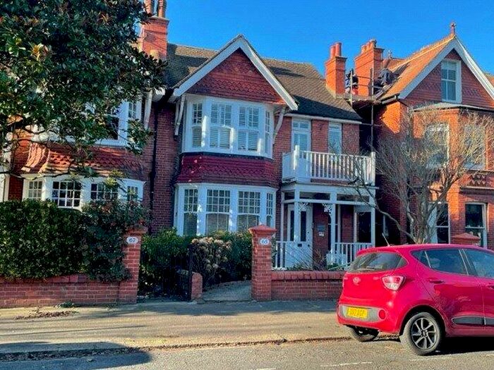 2 Bedroom Apartment To Rent In Pembroke Crescent, Hove, East Sussex, BN3