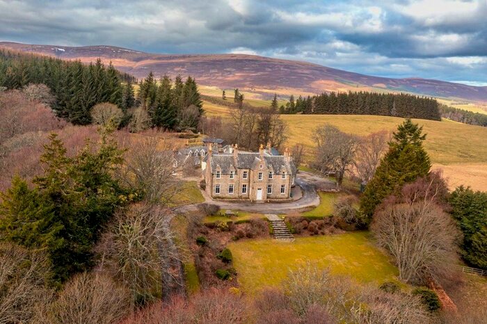 13 Bedroom Detached House For Sale In Glenlivet House, Glenlivet, Ballindalloch, Banffshire, AB37