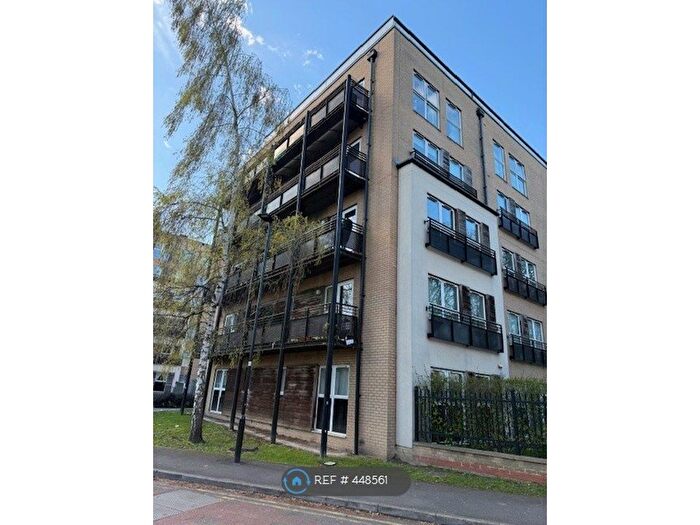 2 Bedroom Flat To Rent In Lanadron Close, Isleworth, TW7