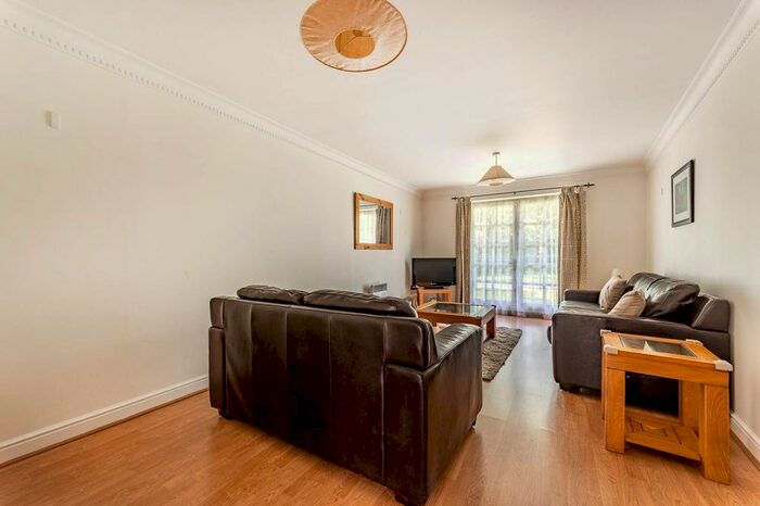 2 Bedroom Flat To Rent In Macmillan Way, Tooting Bec, London, SW17