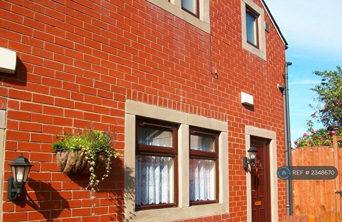 Studio To Rent In Smithybridge, Littleborough, OL15