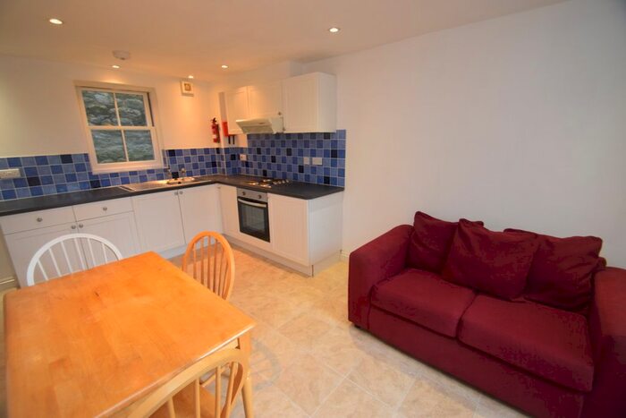 3 Bedroom Semi-Detached House To Rent In Grays Yard, Penryn TR10