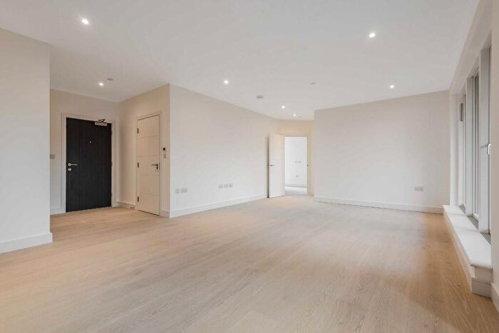 2 Bedroom Apartment To Rent In The Avenue, Brondesbury Park, London, NW6