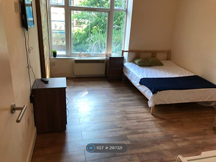 Studio To Rent In Hilldrop Road, London, N7