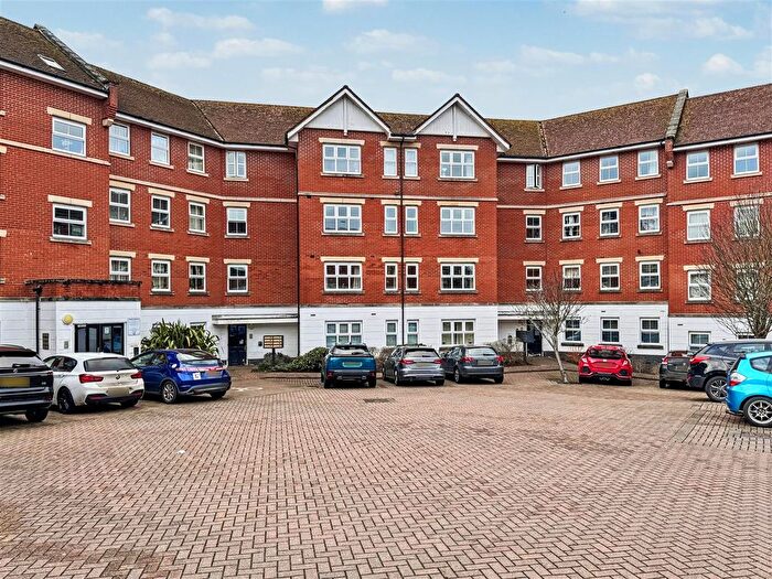 2 Bedroom Flat To Rent In Bell Chase, Aldershot, GU11