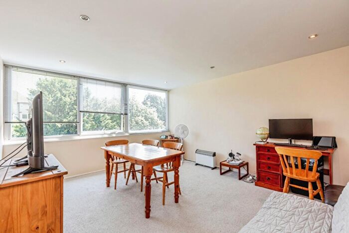 2 Bedroom Flat For Sale In Sea Mills Lane, Bristol, BS9