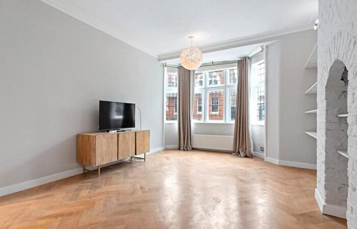 2 Bedroom Flat To Rent In Bickenhall Street, Marylebone, London, W1U