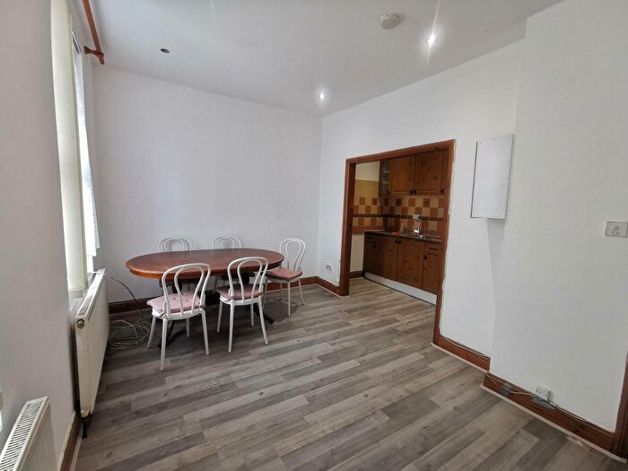 2 Bedroom Flat To Rent In New Road, Whitechapel, London, E1