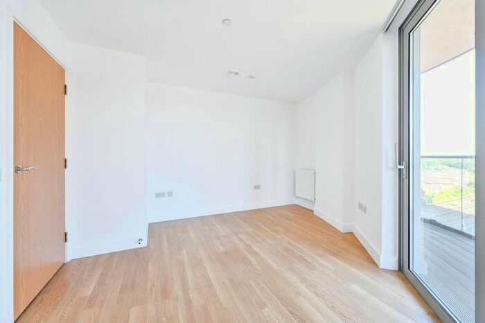 1 Bedroom Flat To Rent In Loampit Vale, Lewisham, London, SE13