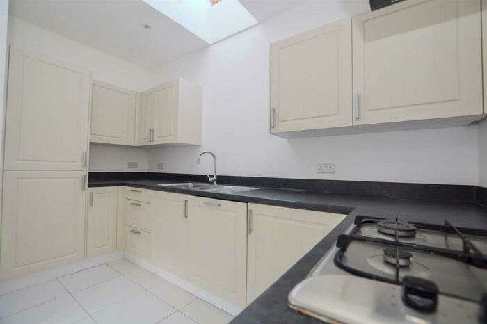 2 Bedroom Apartment To Rent In Weavers Close, BN21