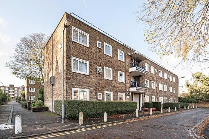 1 Bedroom Flat To Rent In Somerford Grove Estate, Stoke Newington, London, N16