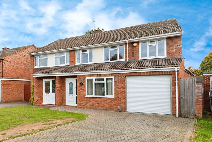 4 Bedroom Semi-Detached House For Sale In Howard Drive, Letchworth Garden City, SG6