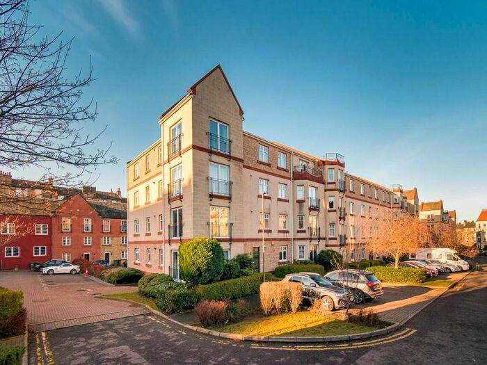 3 Bedroom Flat To Rent In Sinclair Place, Shandon, Edinburgh, EH11