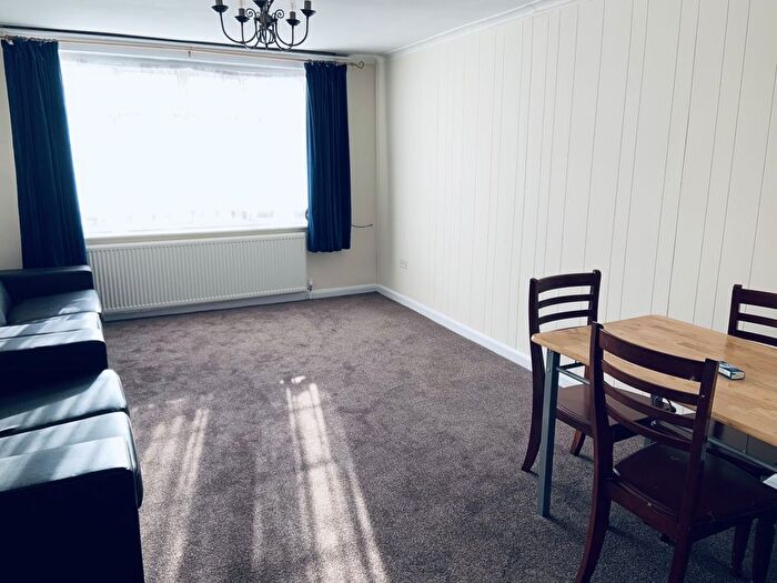 2 Bedroom Maisonette To Rent In Sunnycroft Road, Hounslow, TW3