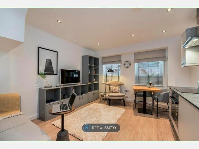 1 Bedroom Flat To Rent In Bellfield Road, High Wycombe, HP13