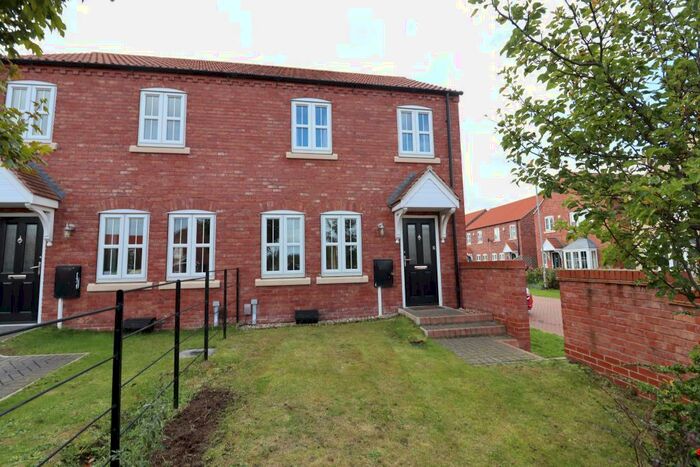 3 Bedroom Town House To Rent In Pitsford Close, Lakeside, Waddington, LN5