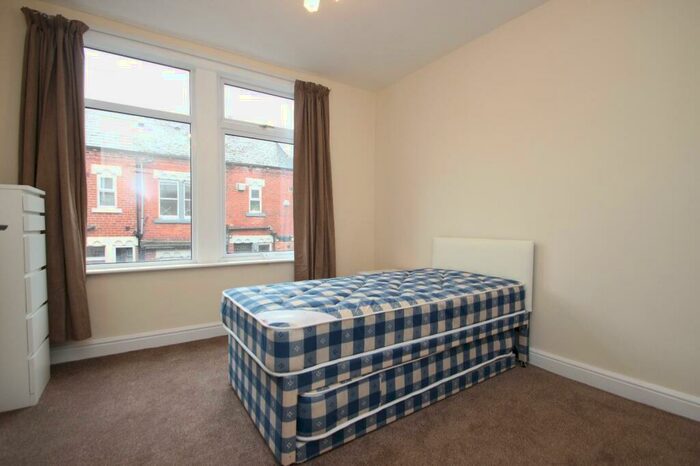 1 Bedroom Flat To Rent In Roman Place, Leeds, Uk, LS8
