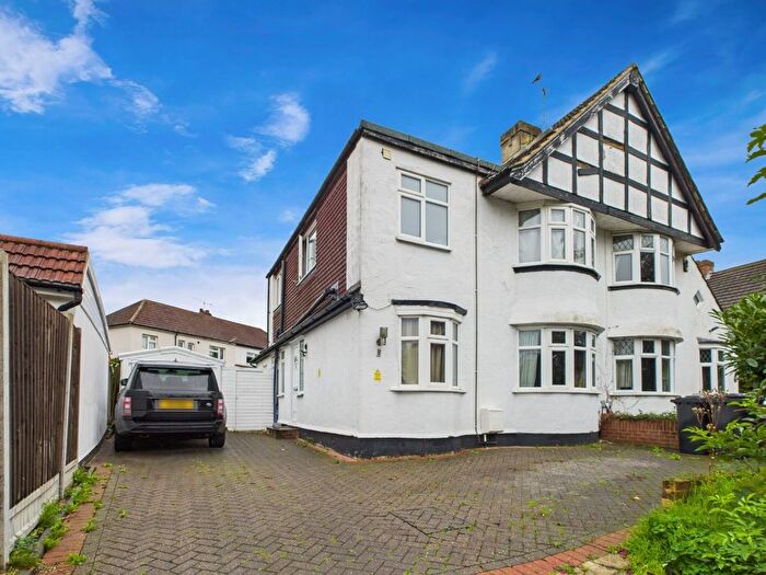 4 Bedroom Semi-Detached House For Sale In Magpie Hall Lane, Bromley, Kent, BR2