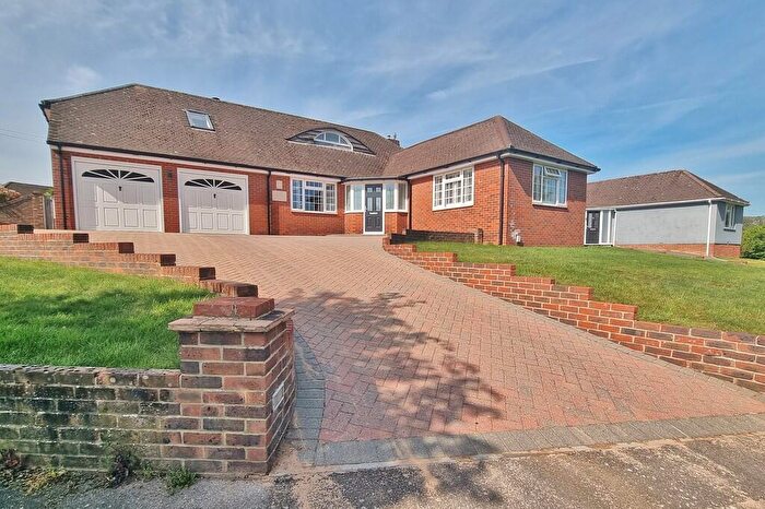 4 Bedroom Detached Bungalow For Sale In Chestnut Avenue, Bedhampton, PO9