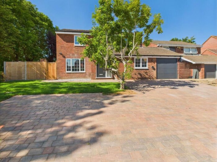 4 Bedroom Detached House For Sale In Goodwin Close, Calcot, Reading, RG31