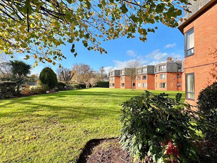 3 Bedroom Flat For Sale In Summerfield Court, French Weir, TA1