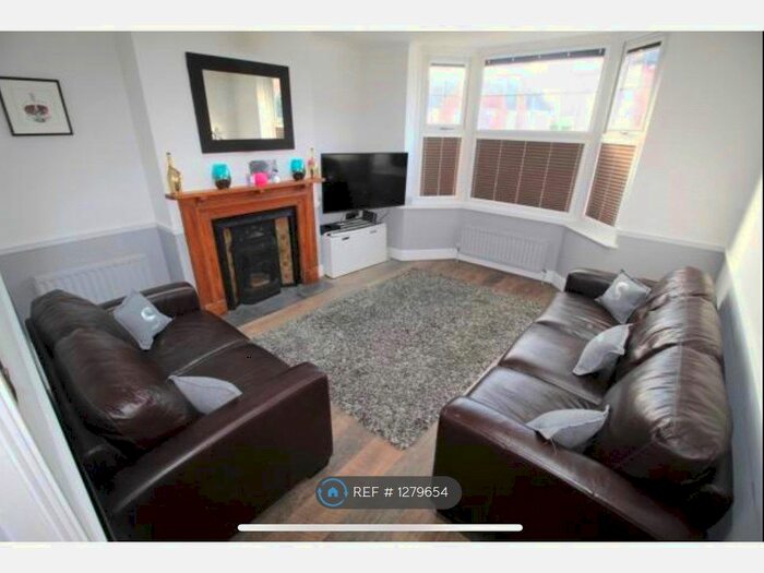 3 Bedroom Semi-Detached House To Rent In Worplesdon Road, Guildford, GU2