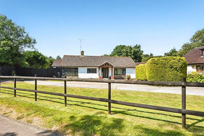 4 Bedroom Detached Bungalow For Sale In Dauntsey Bridge, Weyhill, Andover, SP11