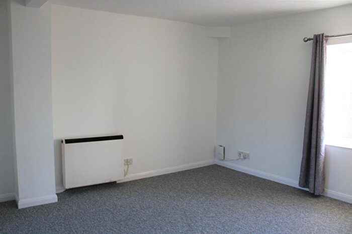 2 Bedroom Flat To Rent In Central Yeovil, Somerset, BA20