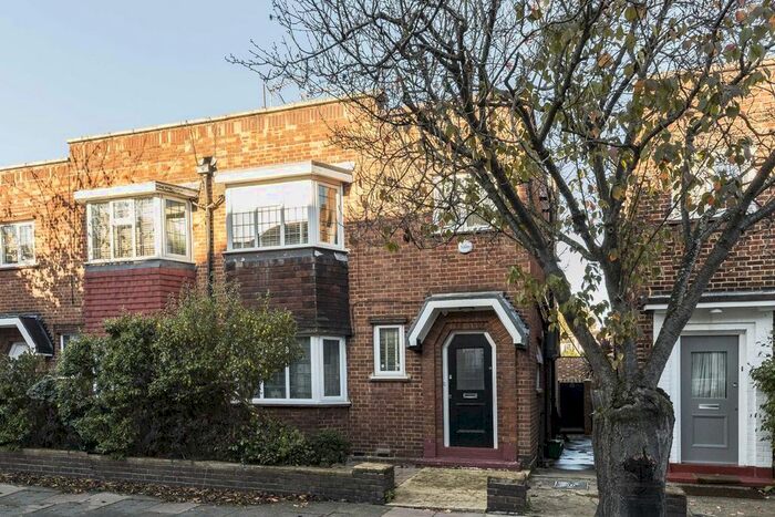 2 Bedroom Flat To Rent In Fairlawn Avenue, London, W4
