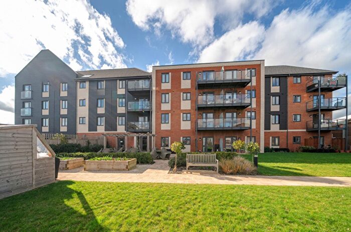 2 Bedroom Flat For Sale In Roslin Place, Station Road, Hook, RG27