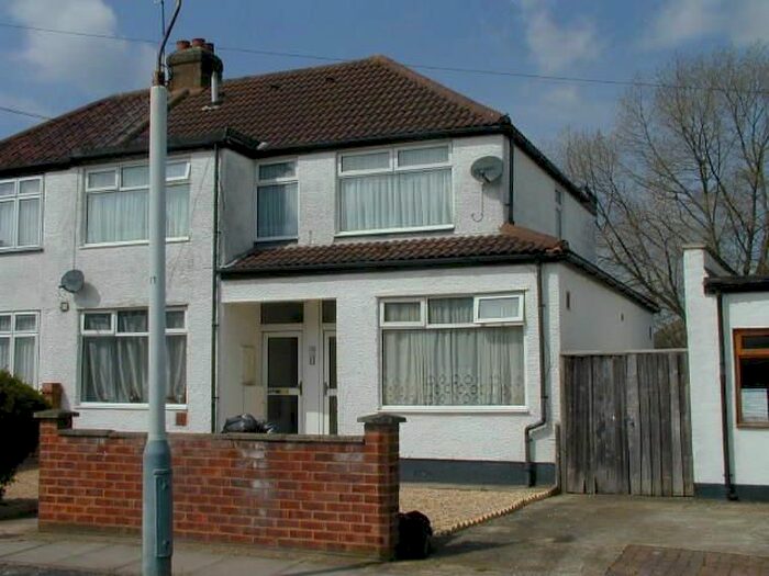 1 Bedroom Flat To Rent In Leybourne Road, Hillingdon, Middlesex, UB10