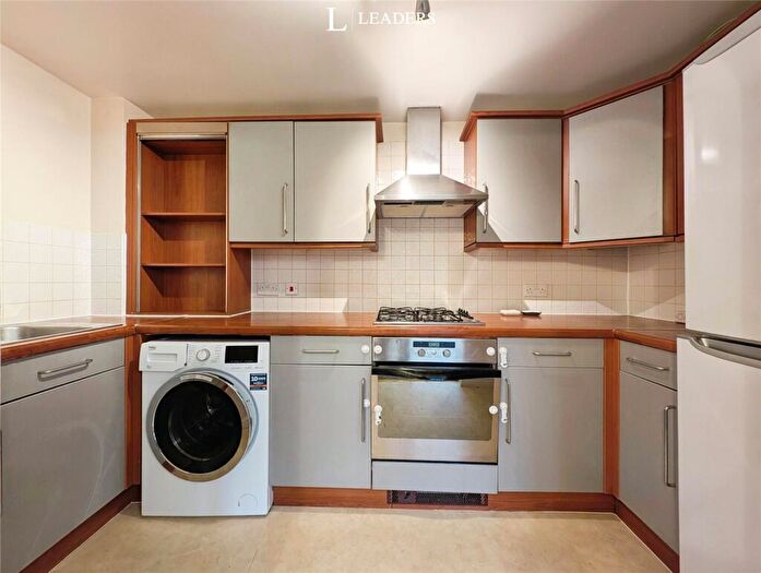 2 Bedroom Apartment For Sale In William Panter Court, Eastleigh, Hampshire, SO50