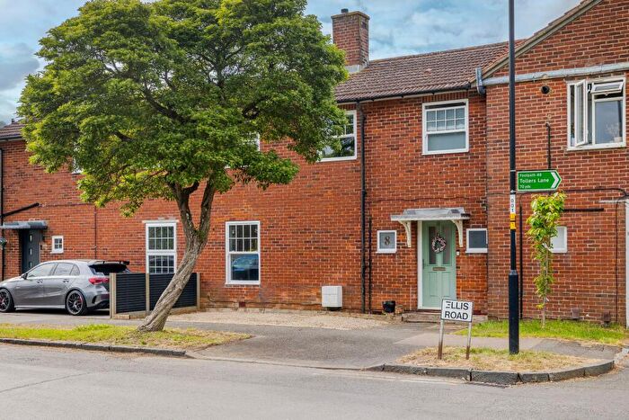 3 Bedroom Terraced House For Sale In Ellis Road, Coulsdon, CR5