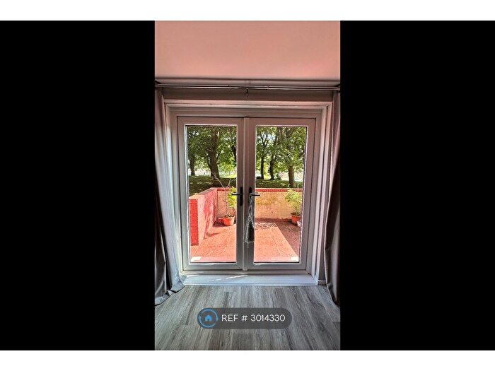 3 Bedroom Maisonette To Rent In St Georges Road, Glasgow, G3