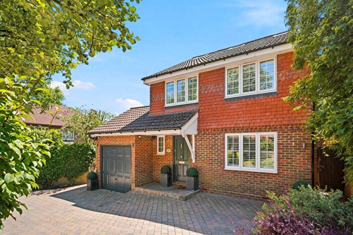 4 Bedroom Detached House For Sale In Ellington Way, Epsom, KT18