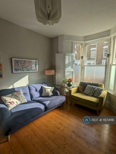 2 Bedroom Maisonette To Rent In London, Greater London, E5