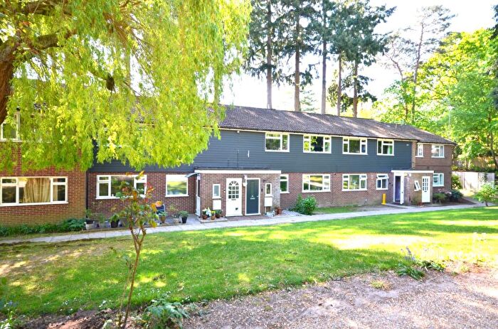 2 Bedroom Maisonette For Sale In Gibbet Lane, Camberley, GU15