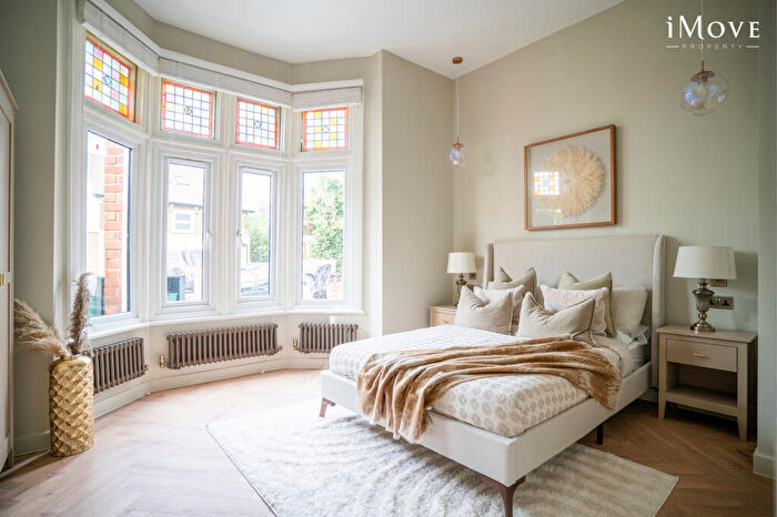 2 Bedroom Flat For Sale In Anerley Hill, London, SE19