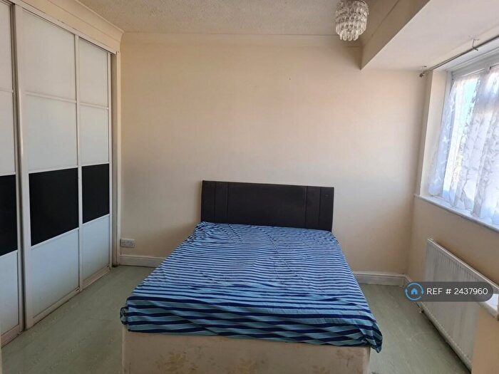 3 Bedroom Terraced House To Rent In Bower Way, Slough, SL1