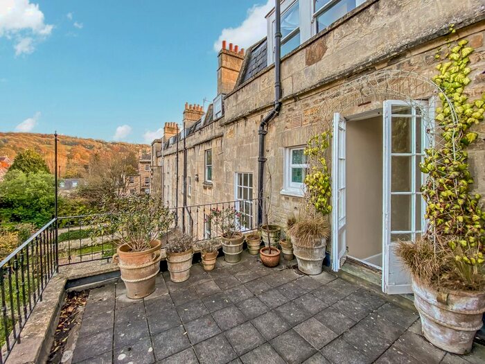 1 Bedroom Flat To Rent In Bathwick Street, Central Bath BA2