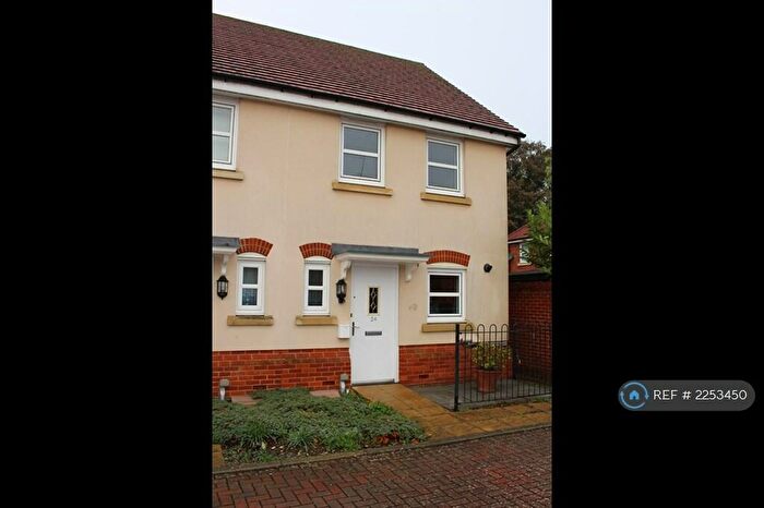 2 Bedroom End Of Terrace House To Rent In School Close, Downley, High Wycombe, HP13