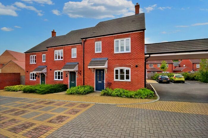 3 Bedroom Property To Rent In Scotney Close, Kingsnorth, TN25