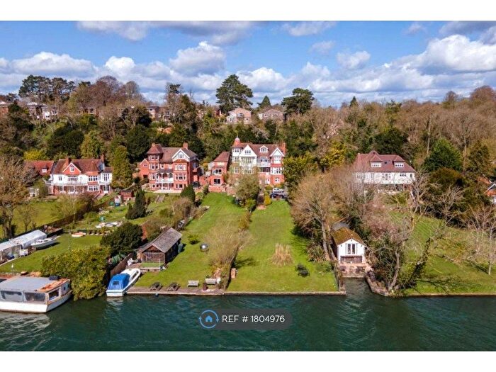 2 Bedroom Flat To Rent In The Warren, Reading, RG4