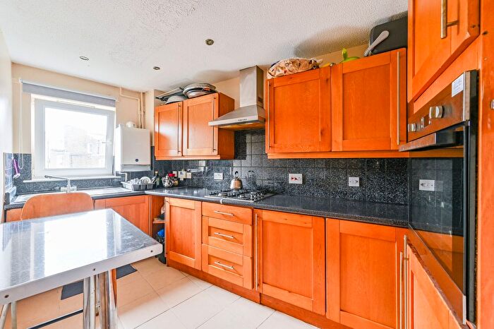 2 Bedroom Flat For Sale In Croxley Road, Queen's Park, London, W9