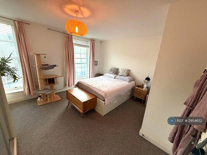 1 Bedroom Terraced House To Rent In Belgrave Street, London, E1